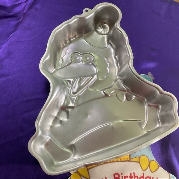 New VTG 📌Wilton 1993 Big Bird Sesam Street w/ Banner & 2003 Butterfly Cake  Pan - Picture 10 of 15